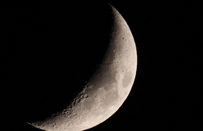 星空観察会で見る月
